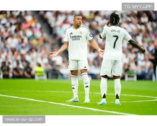 维尼修斯冲金球:巅峰状态引爆夺魁热议