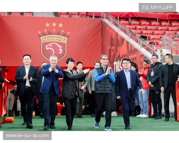 蓝十字足球俱乐部迎新赛季,目标冲击顶级联赛荣誉 蓝十字足球俱乐部迎新赛季,目标冲击顶级联赛荣誉