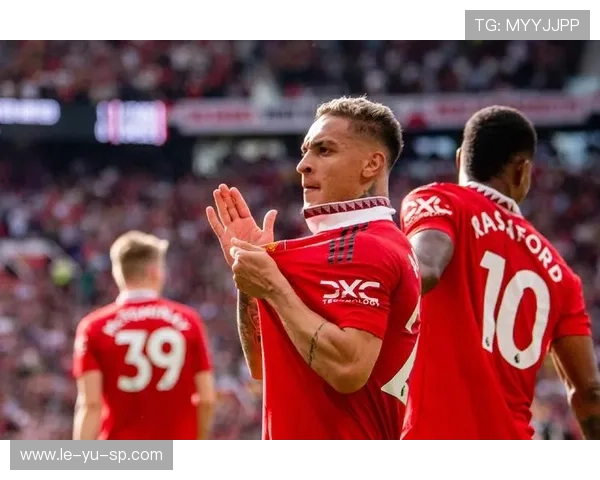 滕哈赫欧冠征战经验：战术创新与挑战并存