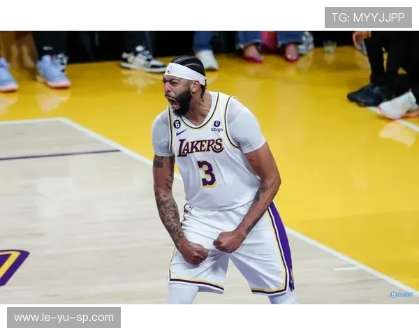 戴维斯闪耀高光时刻:职业生涯巅峰瞬间引爆全场关注 戴维斯闪耀高光时刻:职业生涯巅峰瞬间引爆全场关注